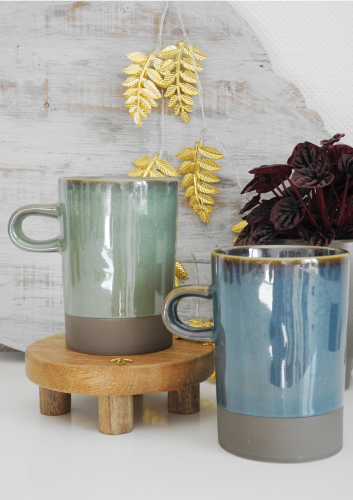 Wysoki ceramiczny kubek do kawy