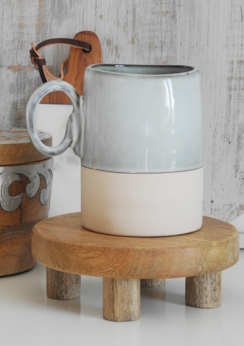 Ceramiczny kubek w kolorze szarym