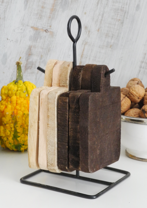 Drewniane rustykalne podstawki pod kubki