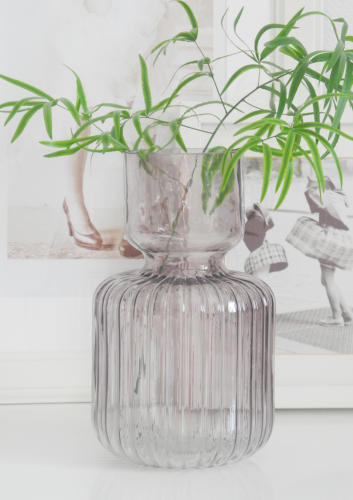 Wazon z przydymionego szkła