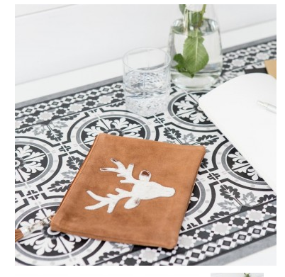 Kosmetyczka zamszowa w karmelowym kolorze