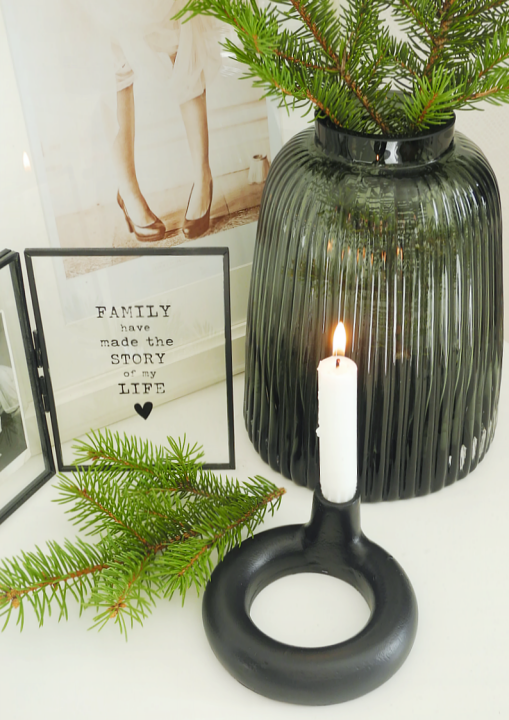 Nowoczesny świecznik z czarnego metalu Ivo – trwała konstrukcja i industrialny styl