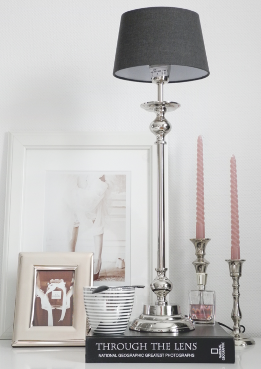 Niklowana podstawa lampy stołowej AMICE o wysokości 54 cm