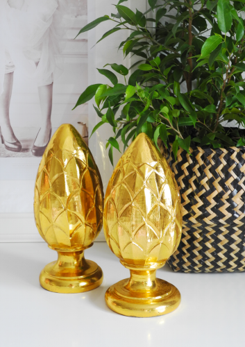 Elegancka ozdoba z drewna w kolorze złota