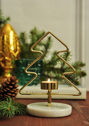 Świąteczny złoty świecznik tealight w kształcie choinki - świąteczna ozdoba w minimalistycznym wydaniu