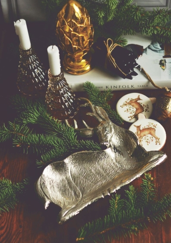 Patera metalowa w kształcie jelenia