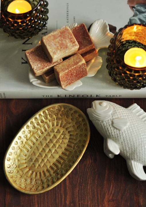 Złota patera metalowa owalna rękodzieło z Indii