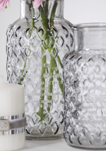 Wazon o strukturze skórki ananasa