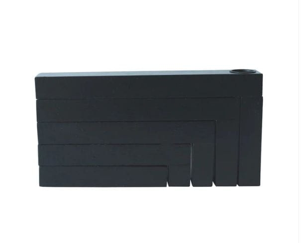 Czarny świecznik BLACK z drewna mango jako dekoracja salonu w stylu minimalistycznym