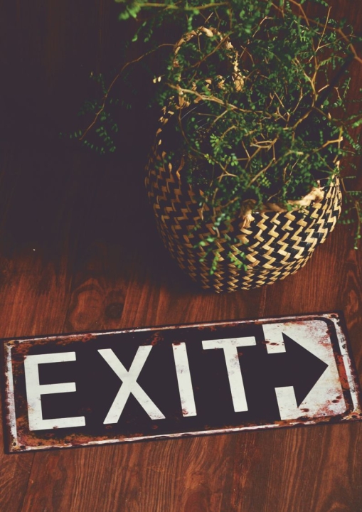 Szyld metalowy czarny z napisem EXIT