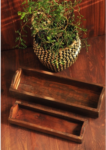 Drewniane pojemniki ze starego drewna