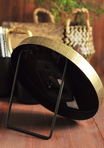 ZMetalowy złoty zegar do postawienia