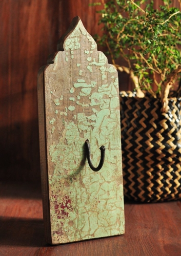 Wieszak z drewna z odzysku