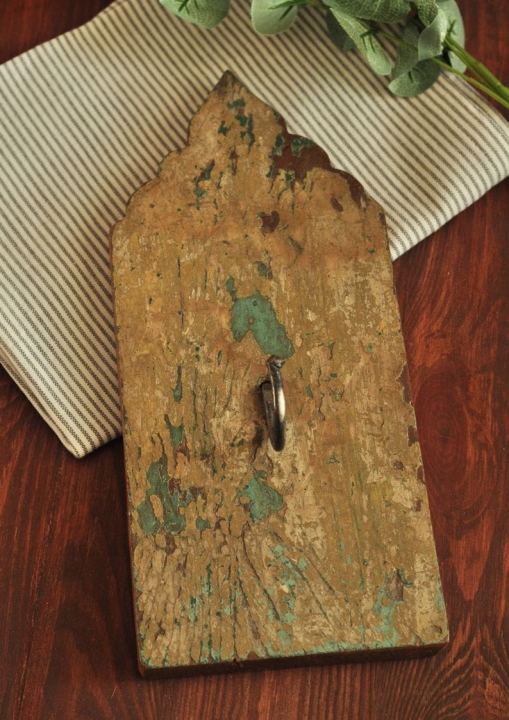 Pojedynczy wieszak z drewna z recyklingu