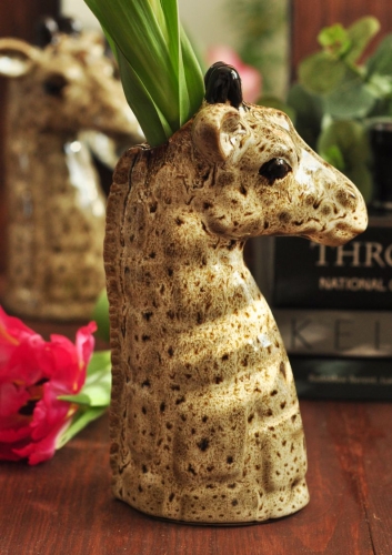 Designerski wazon w kształcie głowy żyyrafy