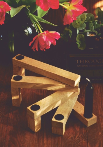 Świecznik rozkładany na pięć świec  z drewna mango