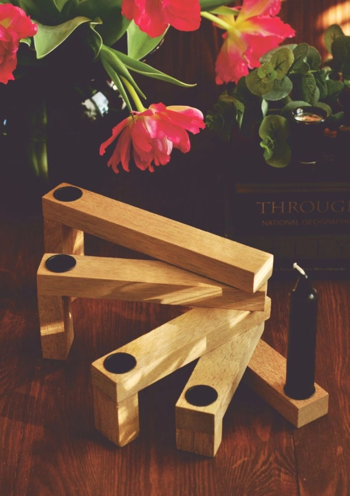 Świecznik rozkładany na pięć świec  z drewna mango