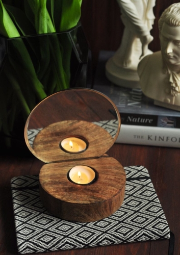 Świecznik drewniany rustykalny z okrągłym lusterkiem odbijajacym światło. Kup online w sklepie Kokon Home - cena 45 zł