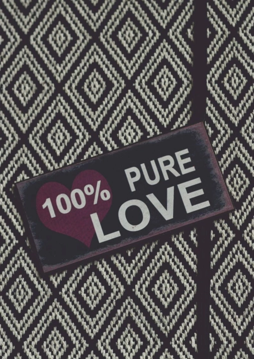 Metalowy prostokątny czarny magnes na lodówkę 100% Pure Love