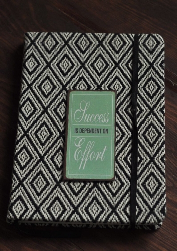 Magnes na lodówkę w kolorze miętowym