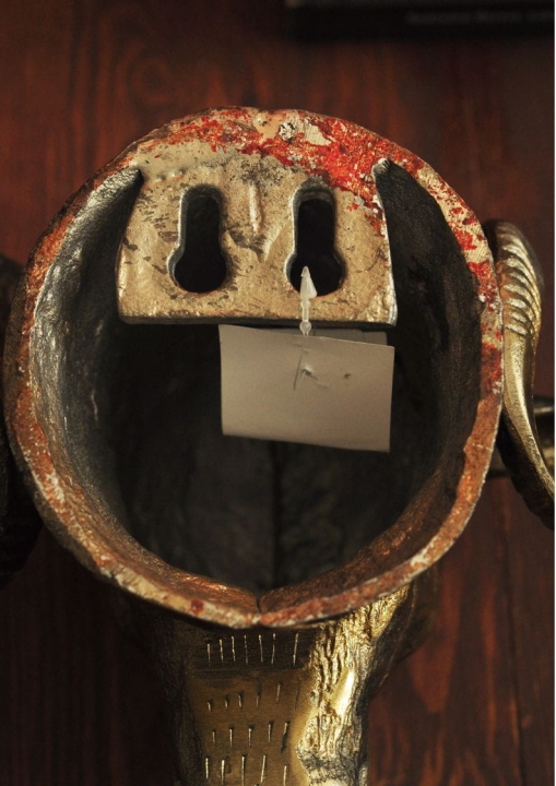 Metalowa dekoracja ścienna  głowa barana w kolorze złotym