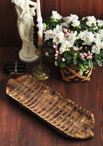 Patera z ciemnego drewna