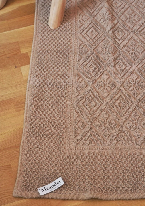 Duży dywanik łazienkowy beżowy MEANDER (