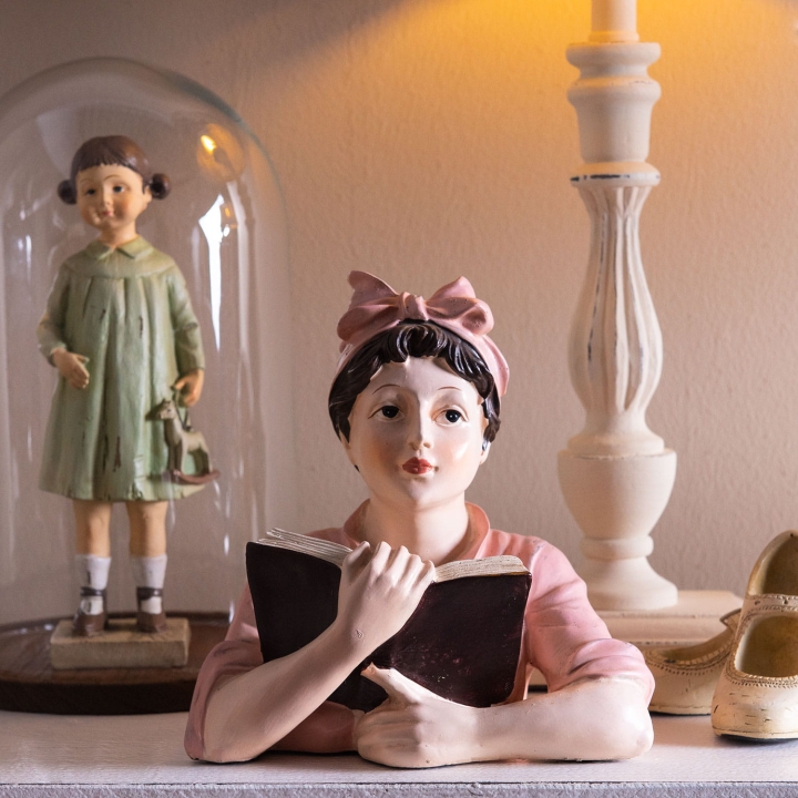 Figurka kolekcjonerska dla miłośników książek z polyresinu