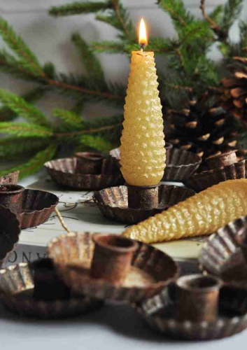 Świecznik na Boże Narodzenie z efektem rdzy