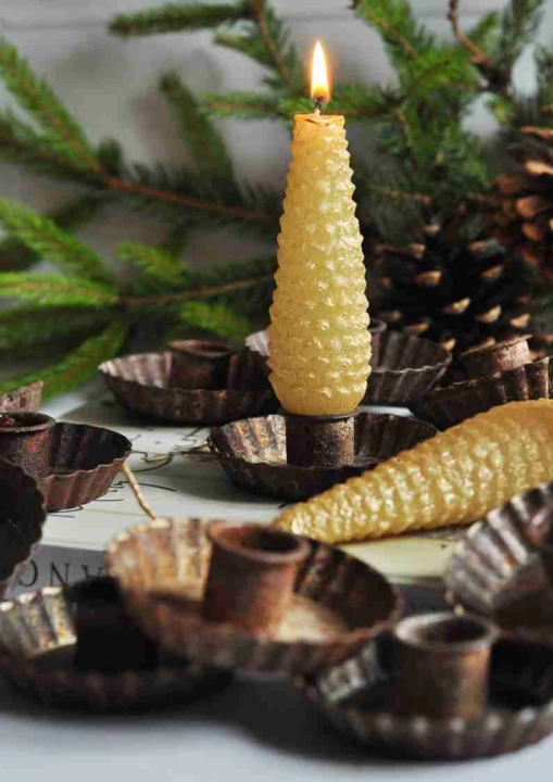 Świecznik na Boże Narodzenie z efektem rdzy