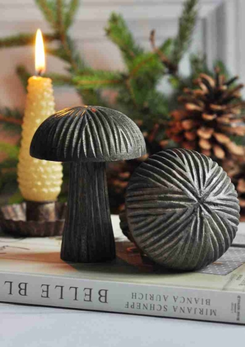 Grzybek dekoracyjny z ciemnego drewna