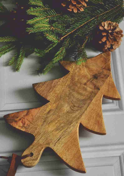 Drewniana deska choinka – eleganczna deska do serwowania w świątecznym stylu. Wielkość M