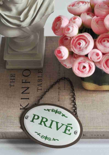 Tabliczka na łańcuszku  z napisem prive