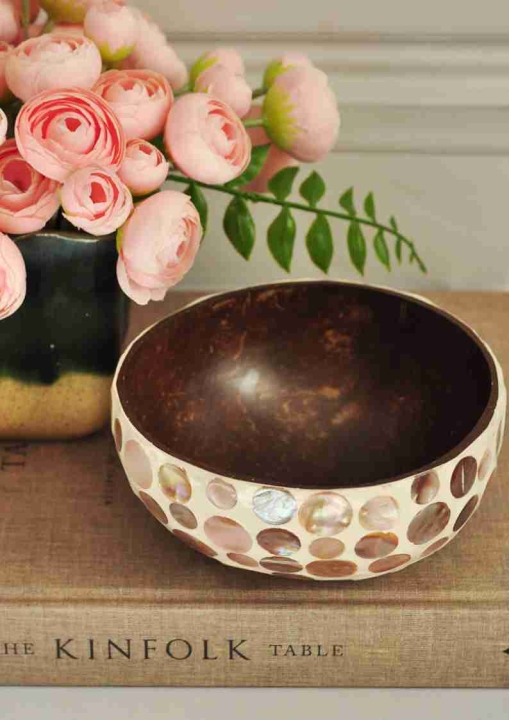 Miseczka z kokosa wykładana macicą perłową