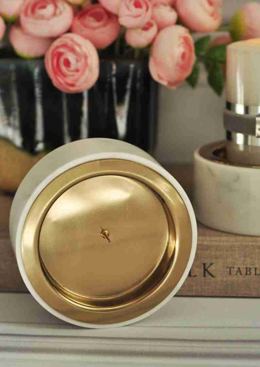 Dekoracyjny świecznik z marmuru w stylu eleganckim – dodatek do salonu lub sypialni