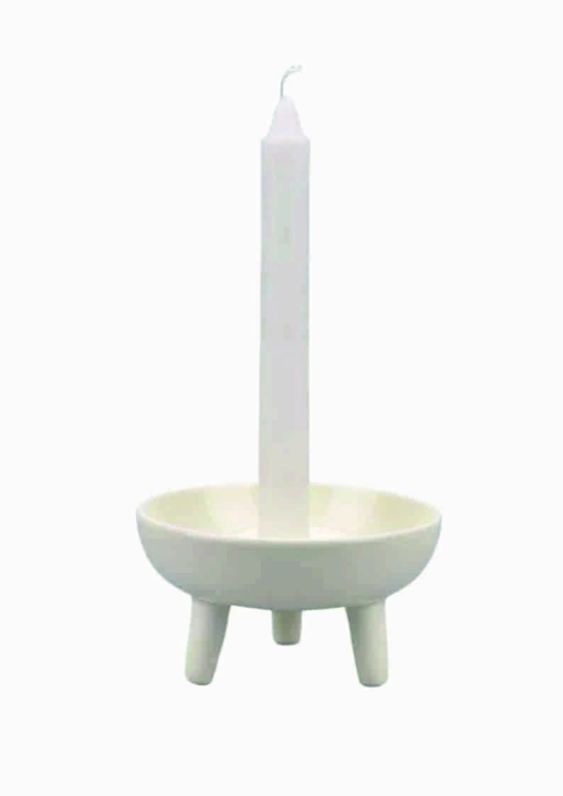 Biały świecznik z ceramiki