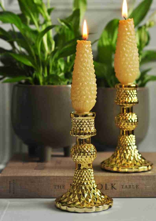 Świecznik ze szkła w kolorze złotym