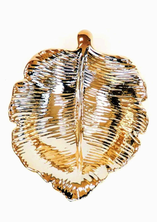 Złoty pojemnik na biżuterię