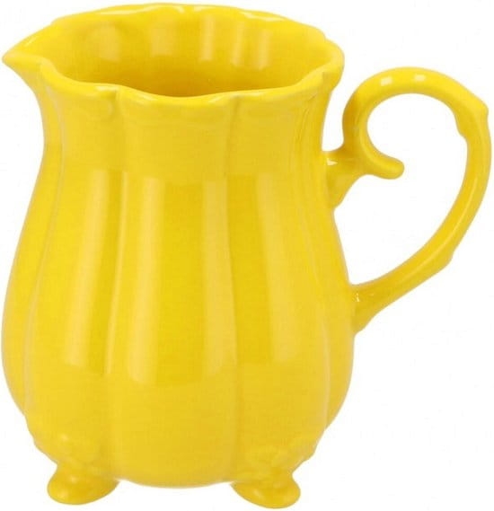 Żółty dzbanek z ceramiki