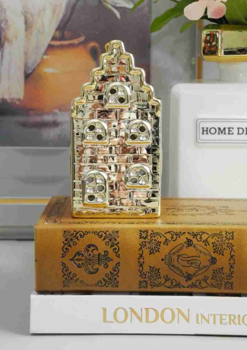 Świecznik w kształcie domku kolor złoty