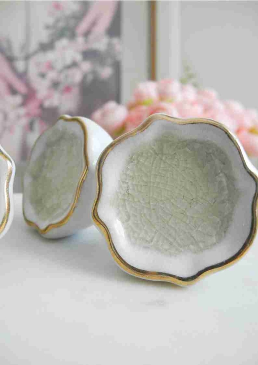 Gałka meblowa biało-beżowa z efektem spękania – model LILY