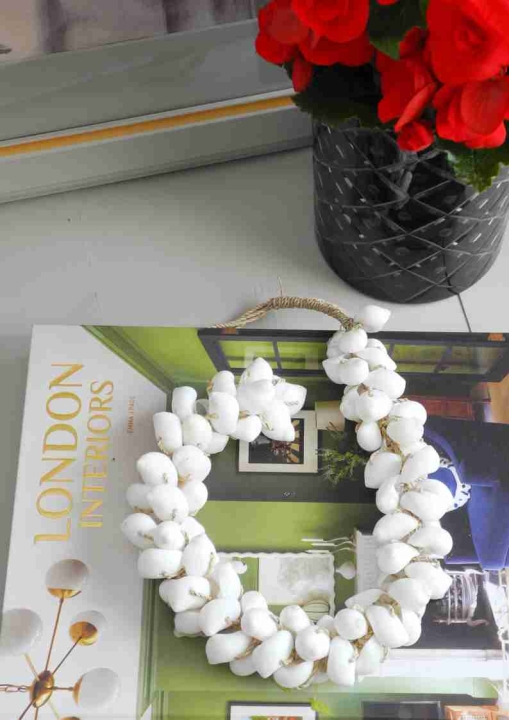 Girlanda z białych muszli