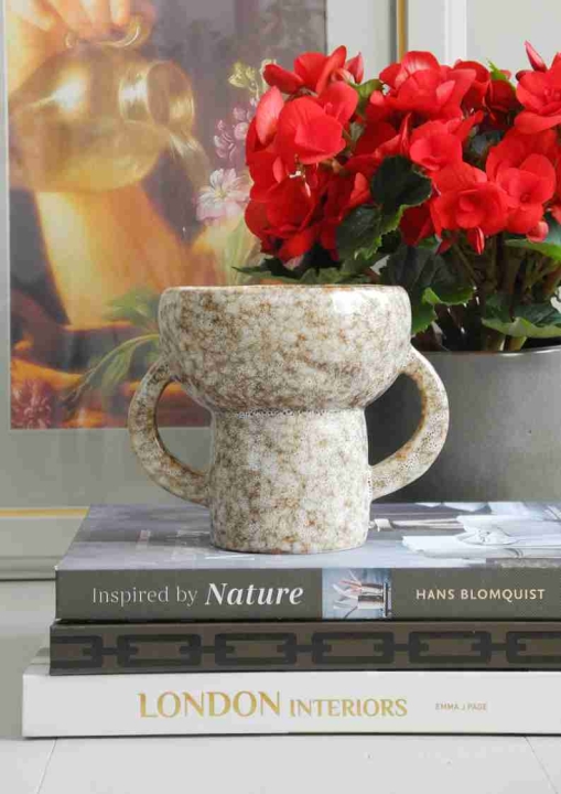 Elegancki wazon z brązowej ceramiki