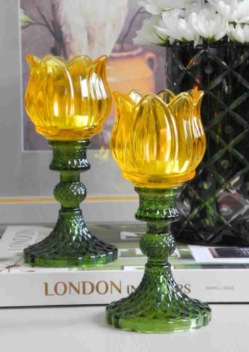 Świecznik w kształcie tulipana