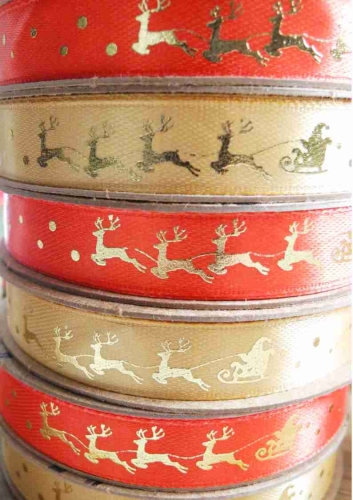 Czerwone świąteczna wstążka do pakowania prezentów