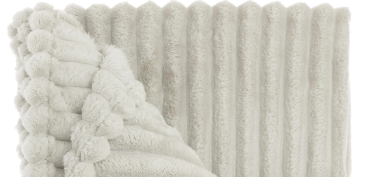 Miękki szary koc pluszowy