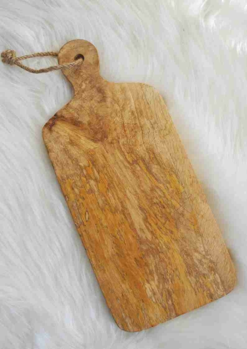 Klasyczna deska kuchenna z drewna mango