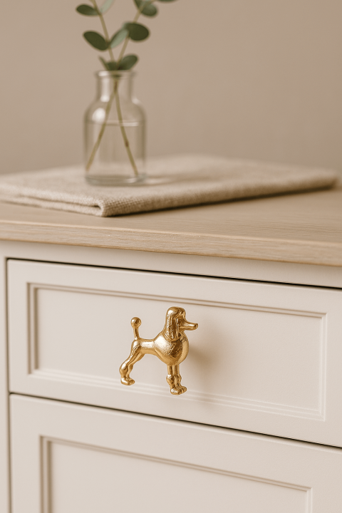 Złota metalowa gałka meblowa w kształcie pudla – Clayre & Eef