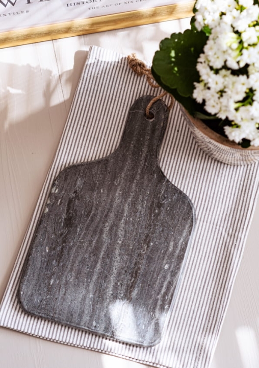 ozdobna deska z kamienia naturalnego – nowoczesny dodatek do wnętrz