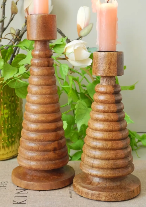 Toczone  świecniki z naturalnego drewna mango